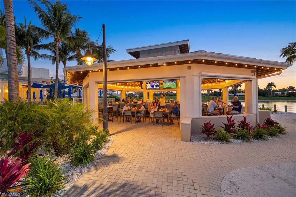 14546 Tropical DR-33