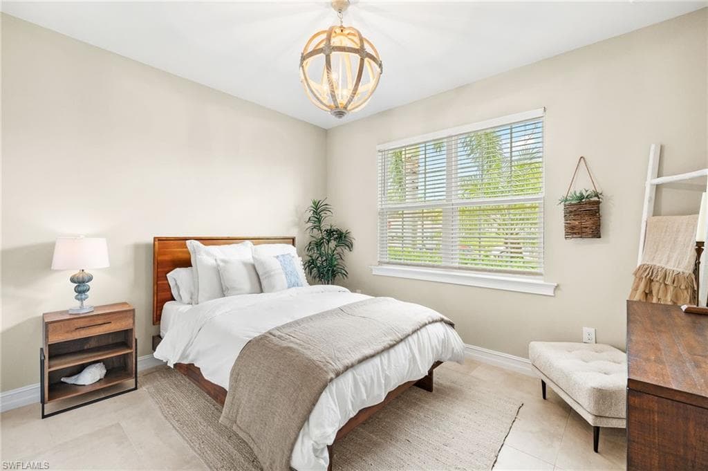 14546 Tropical DR-17