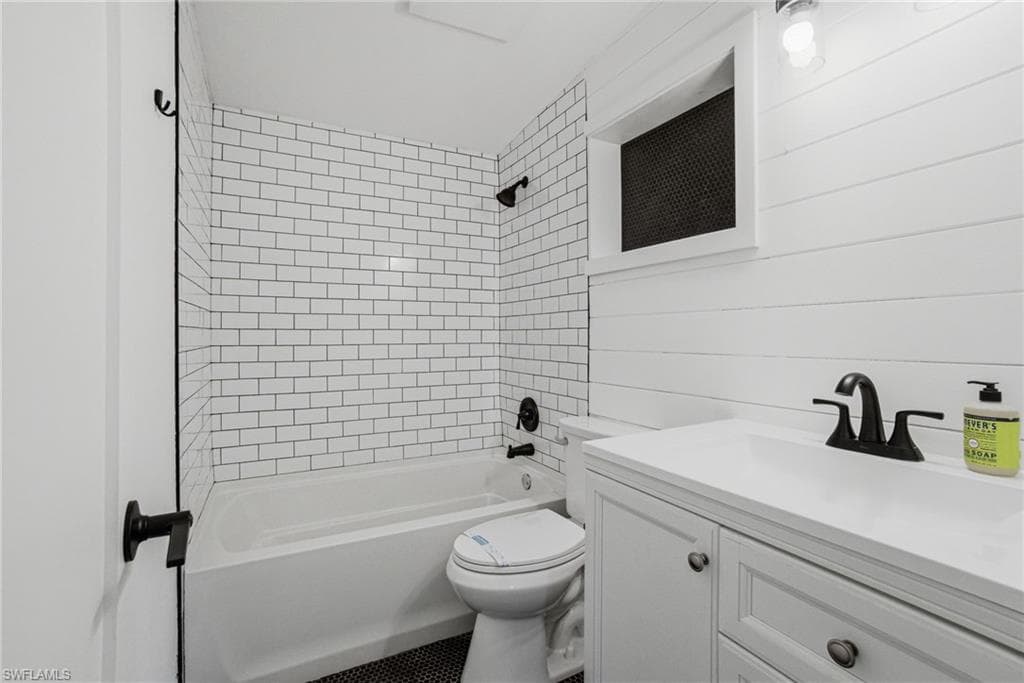 2300 Estey AVE-15