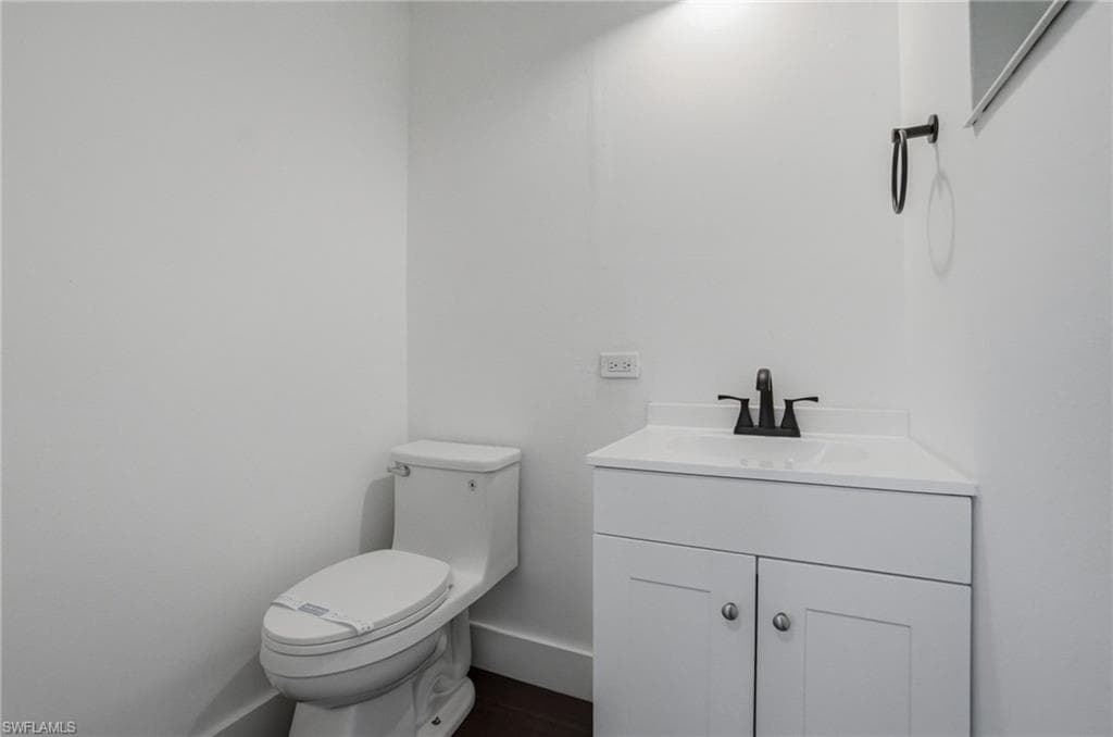 2300 Estey AVE-19