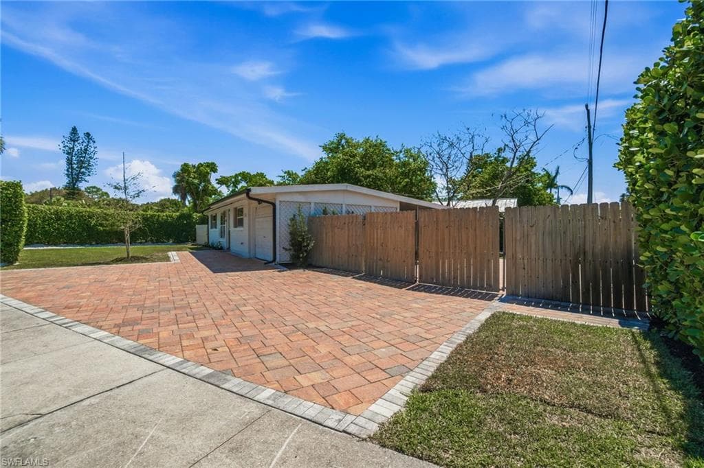 2300 Estey AVE-28