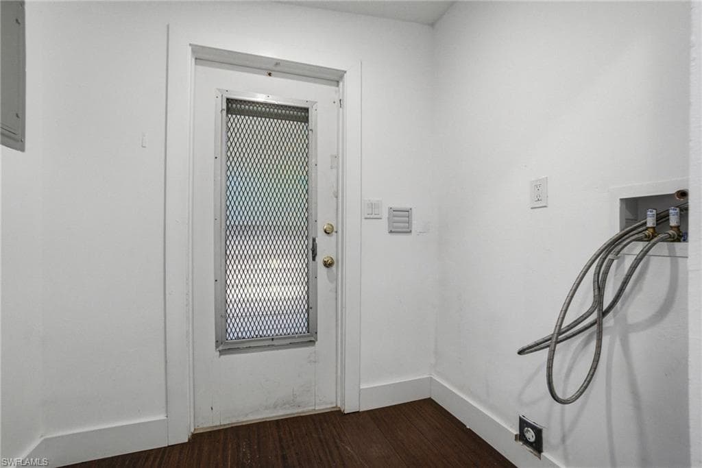 2300 Estey AVE-20