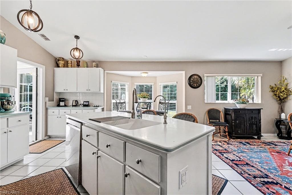 728 Milwaukee BLVD-10