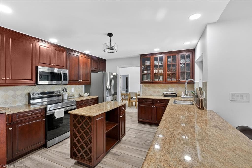 29 SE 10th AVE-14
