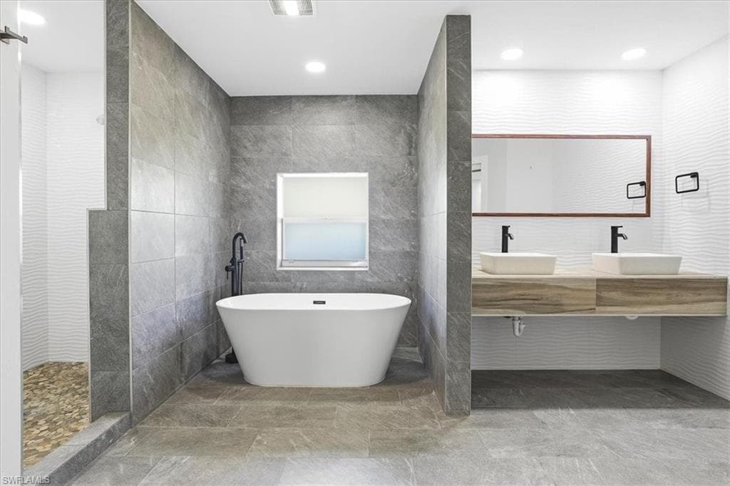 10225 Boca CIR-9
