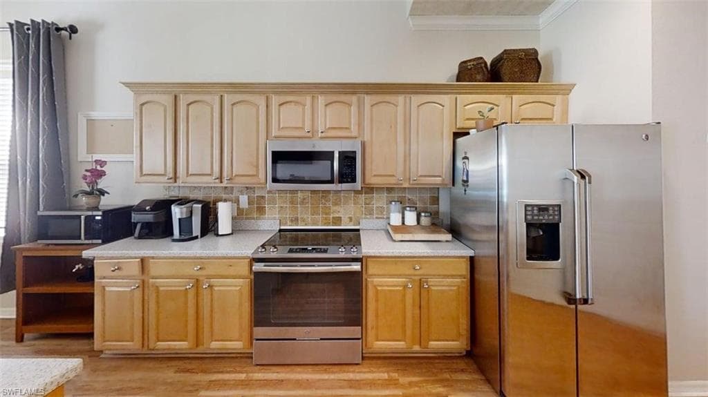 138 Burnt Pine DR-8