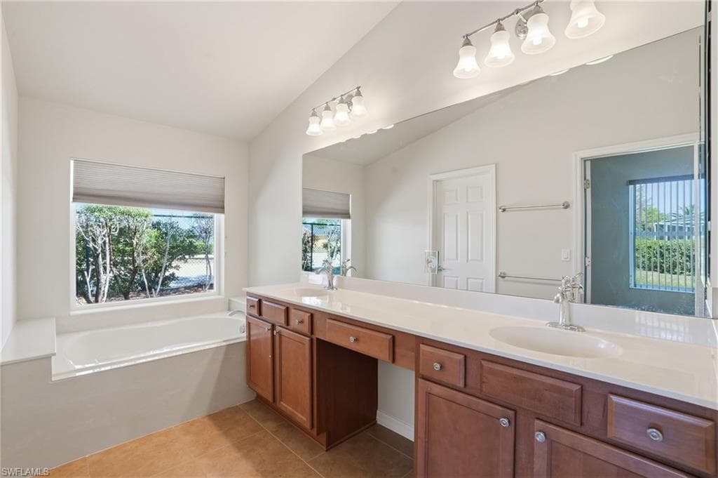 2457 Sutherland CT-11