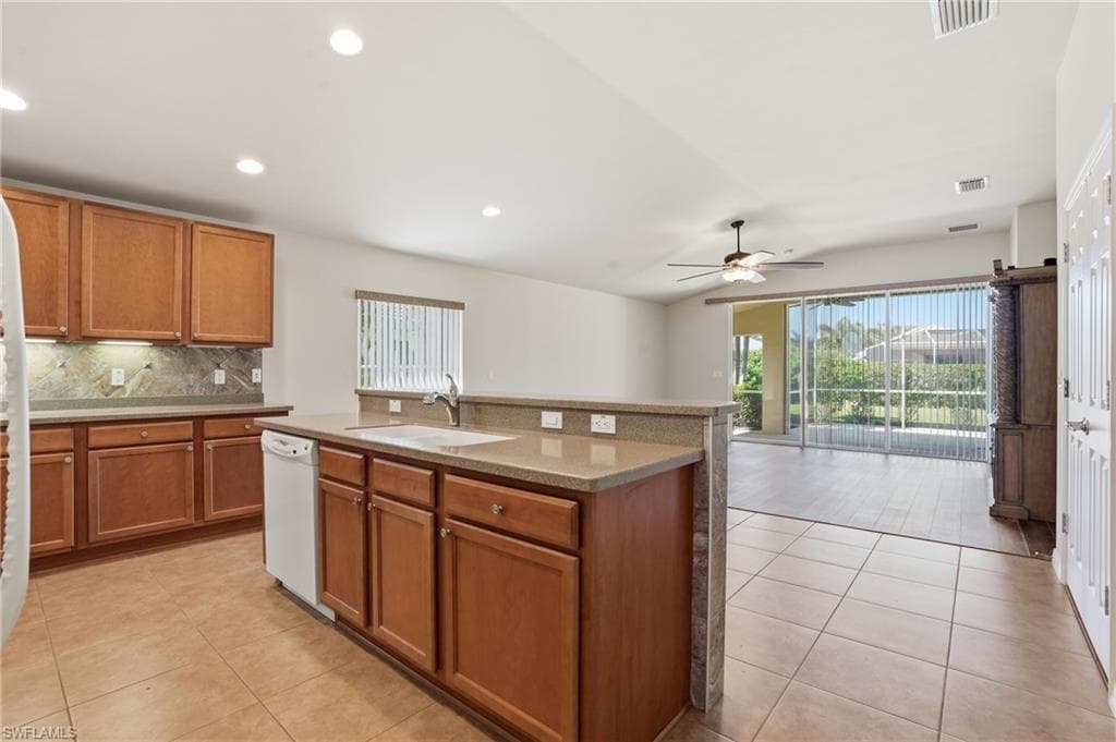 2457 Sutherland CT-4