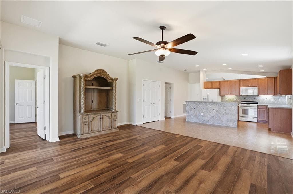 2457 Sutherland CT-8