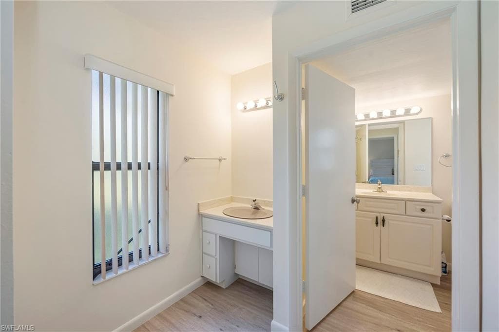 425 Wildwood LN-12