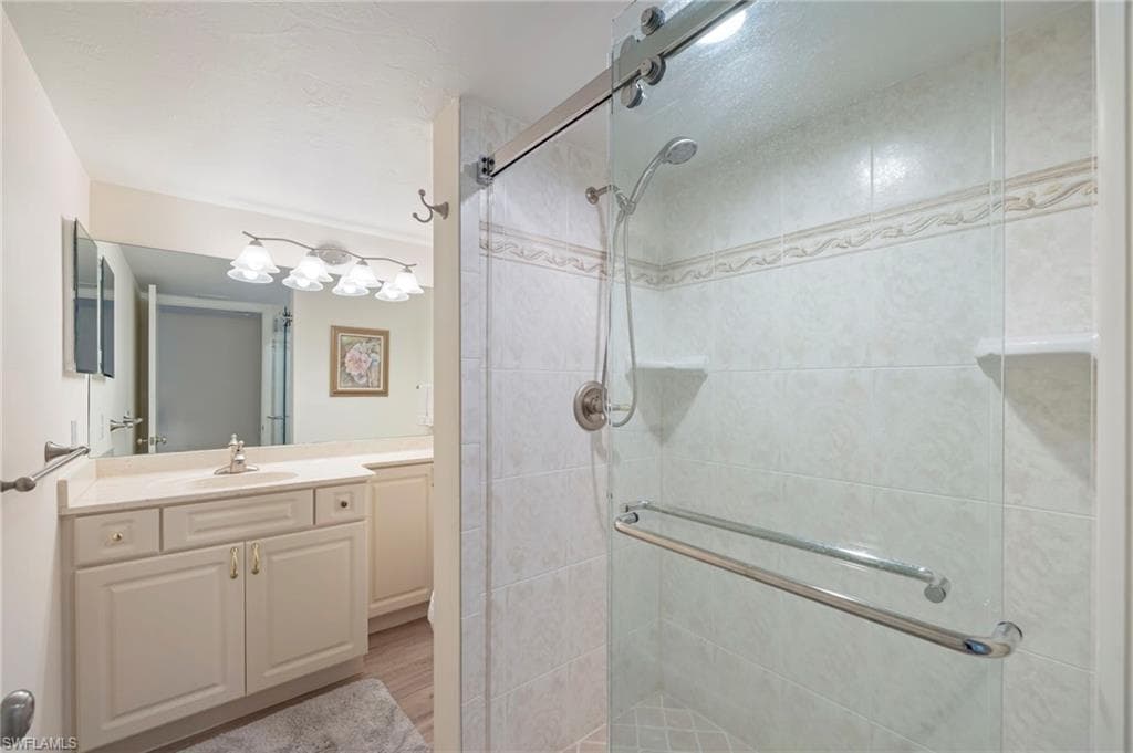 425 Wildwood LN-16