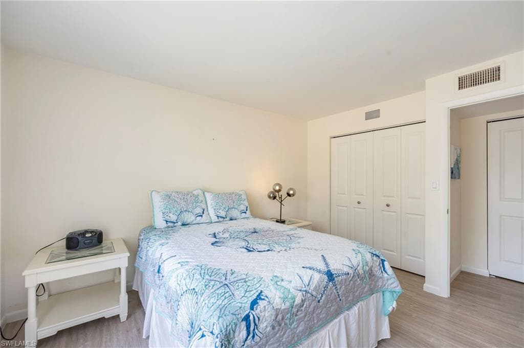 425 Wildwood LN-15