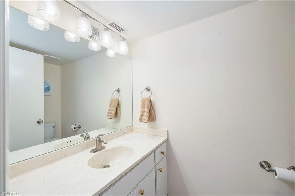 425 Wildwood LN-19