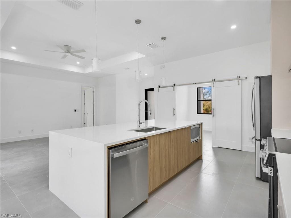 11153 Carnegie AVE-15