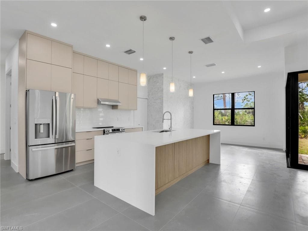 11161 Carnegie AVE-10