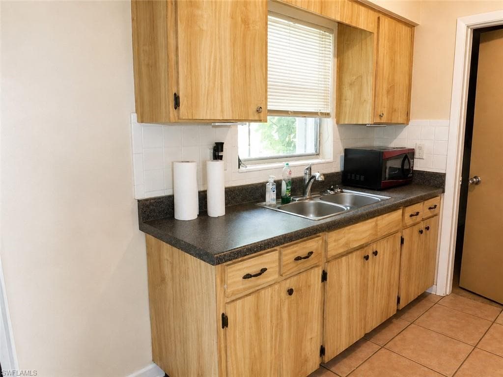 1515 Medford PL-5