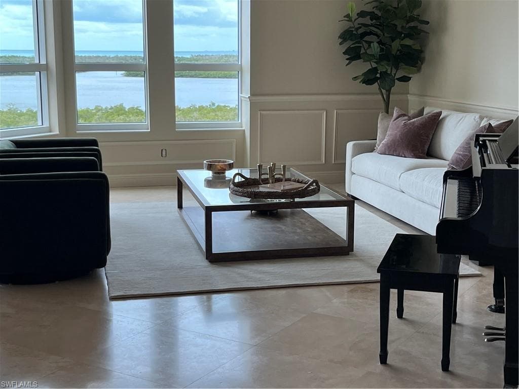 285 Grande WAY 701-0