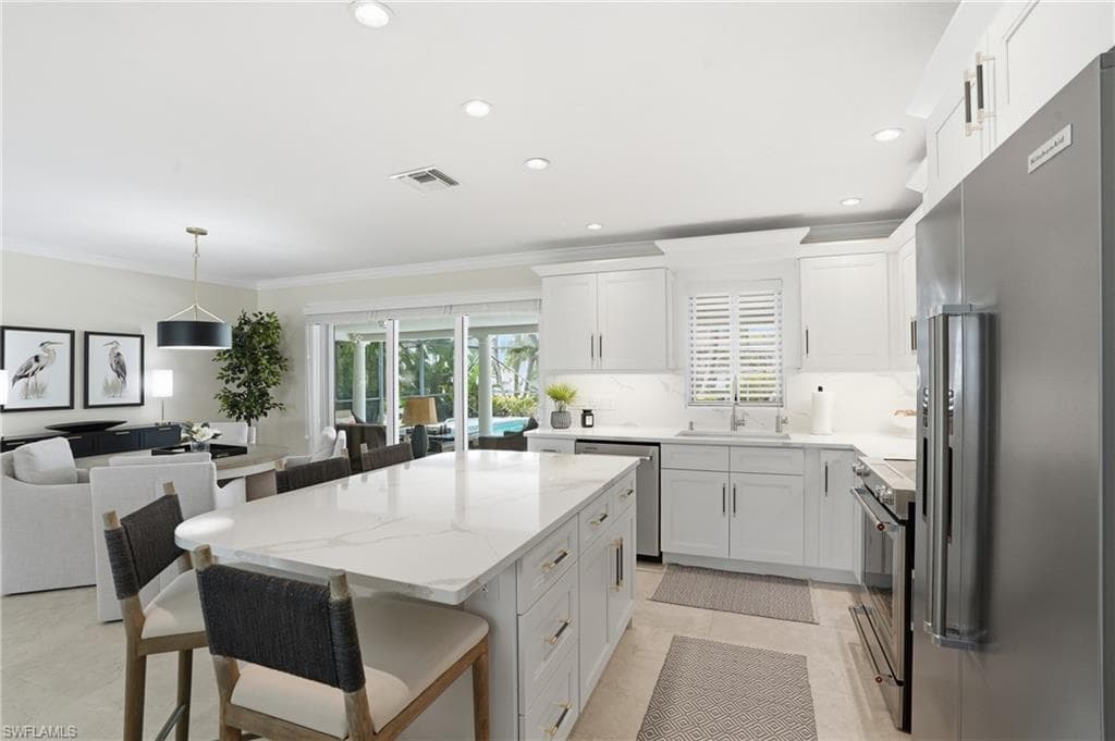 20 Bayview BLVD-11