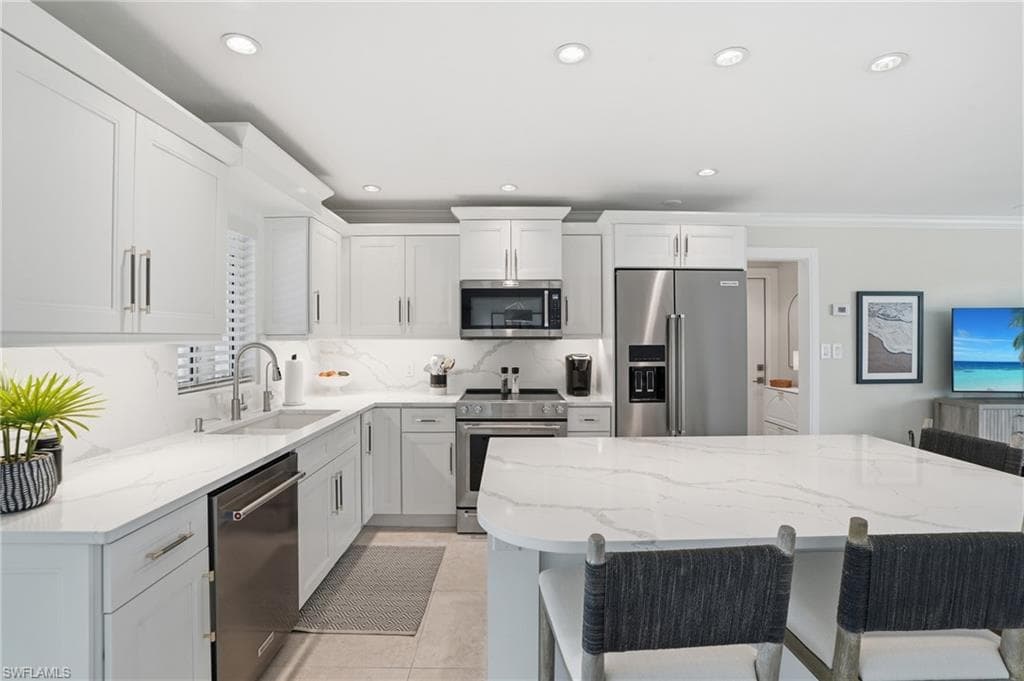 20 Bayview BLVD-9
