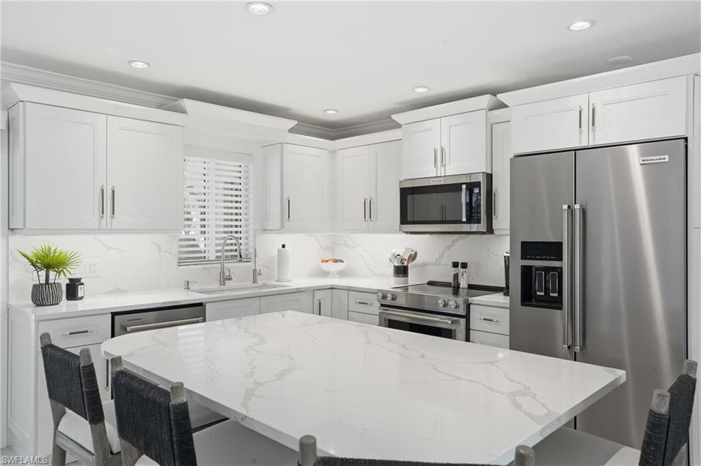 20 Bayview BLVD-10