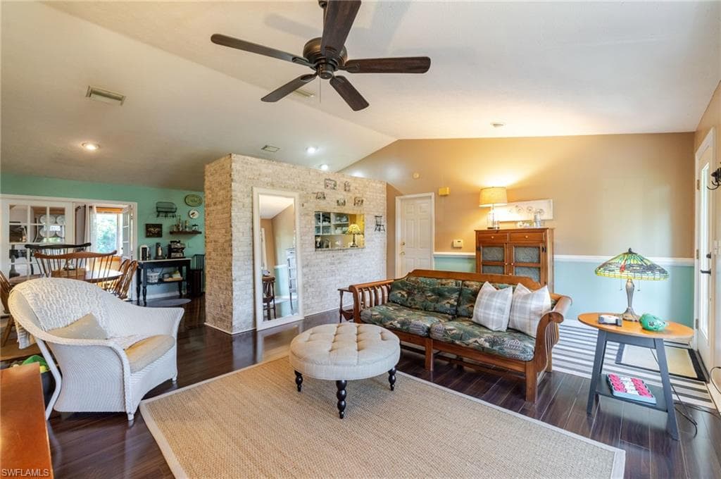 4730 Pembrooke LN-5