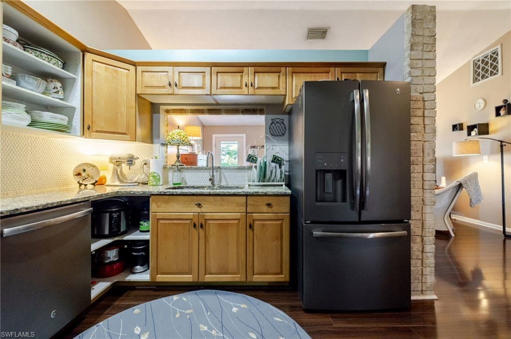 4730 Pembrooke LN-8