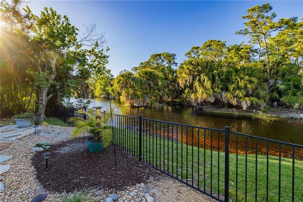 4730 Pembrooke LN-39