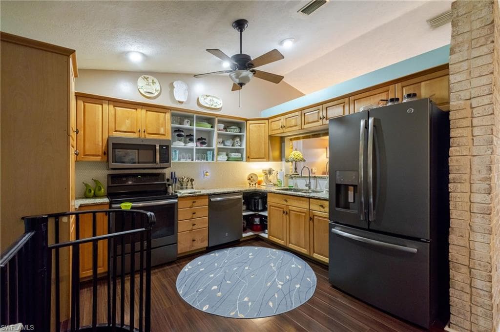 4730 Pembrooke LN-7