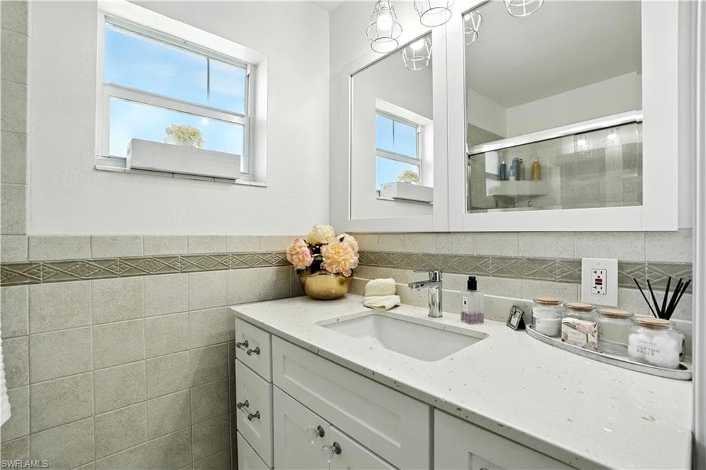 1063 22nd AVE N-22