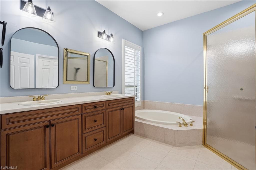 6039 Fairway CT-15