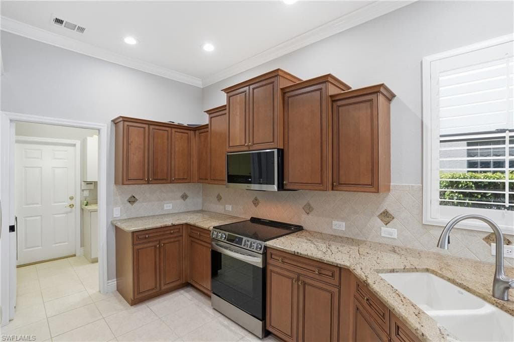 6039 Fairway CT-10