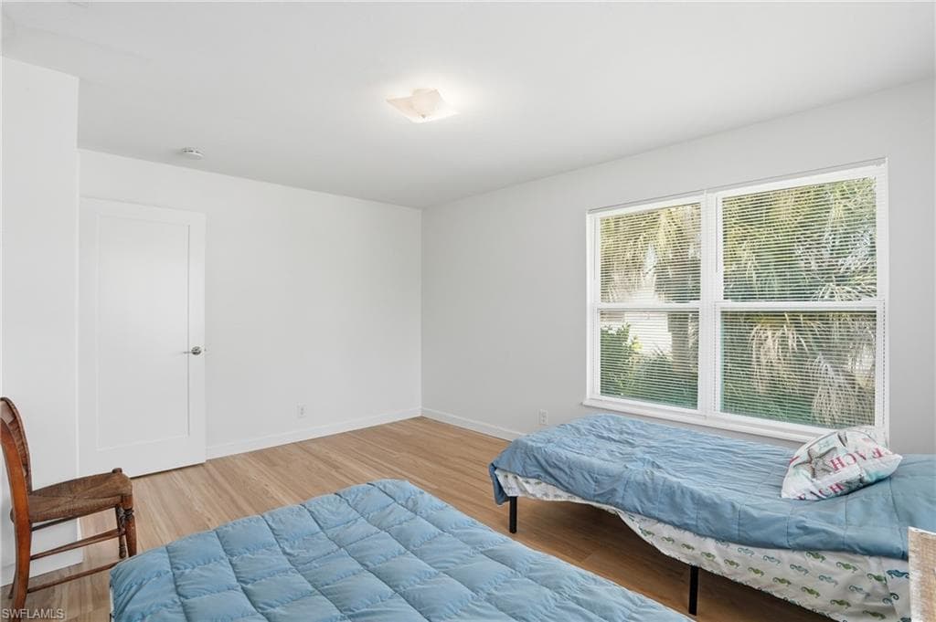 123 Andre Mar DR-12