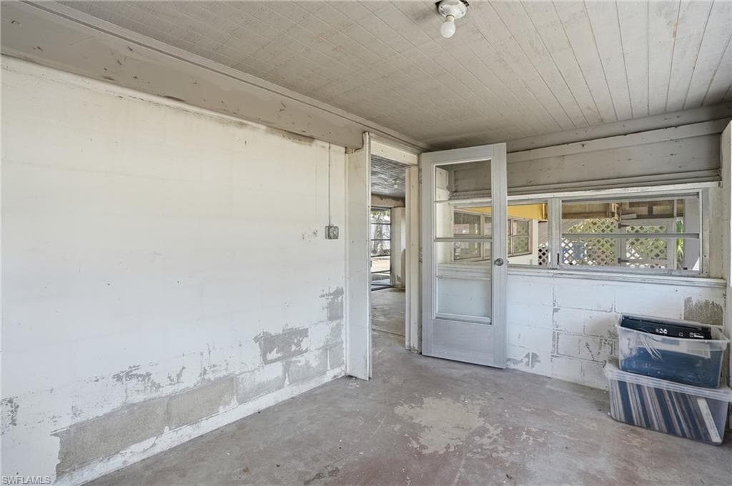 123 Andre Mar DR-27