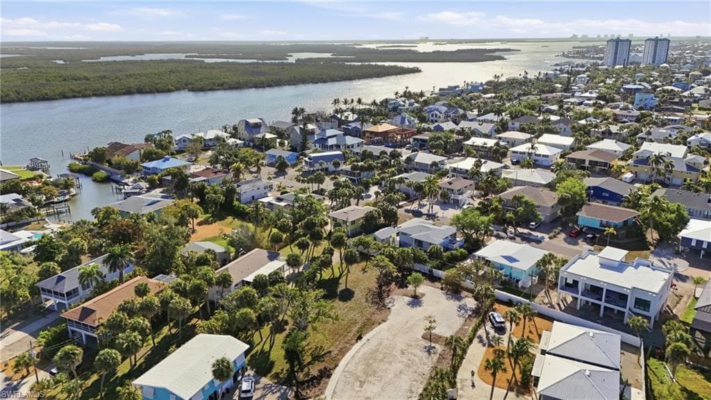 123 Andre Mar DR-33