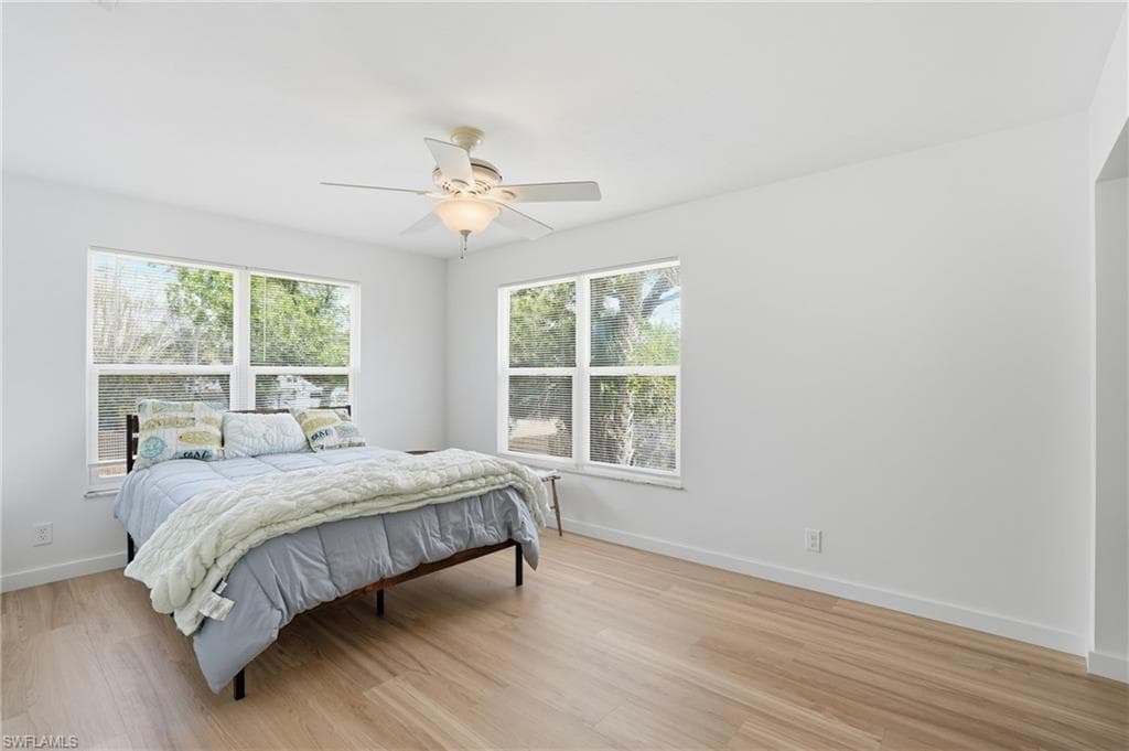 123 Andre Mar DR-10