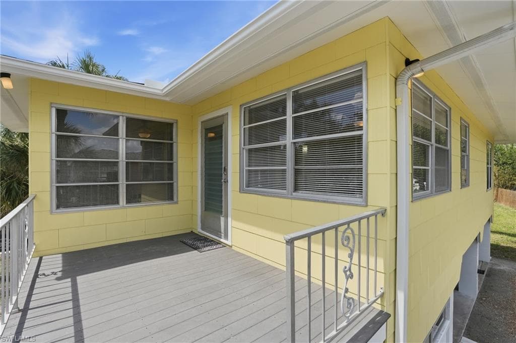 123 Andre Mar DR-20