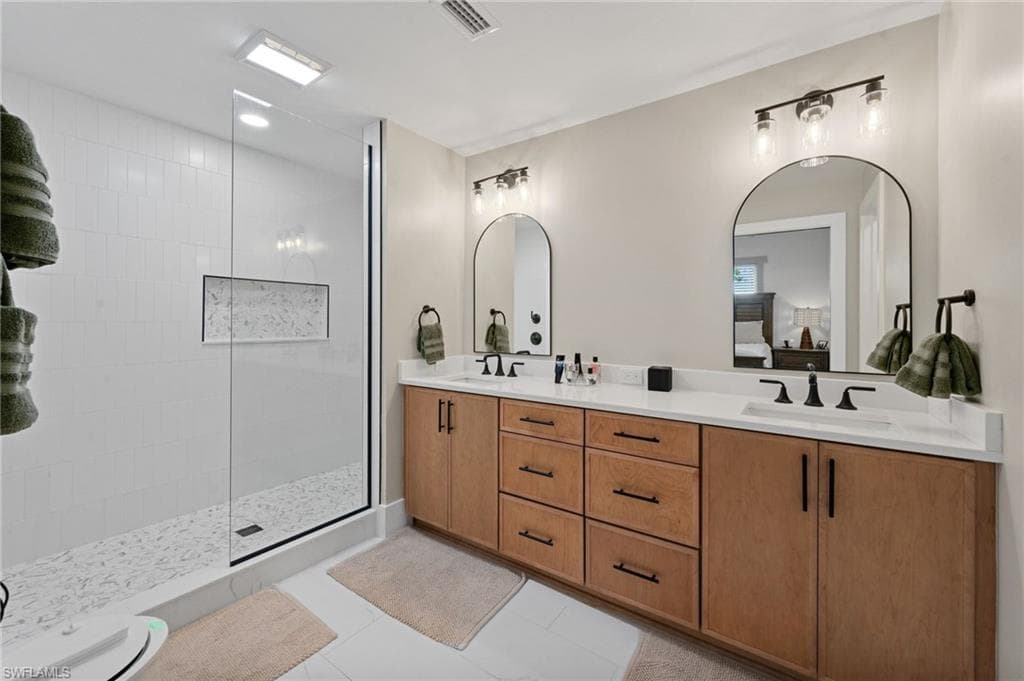 2647 Michigan AVE-22
