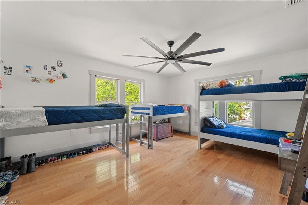 2647 Michigan AVE-26