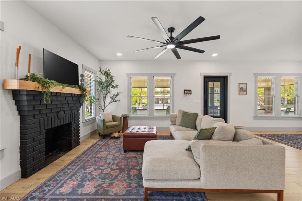 2647 Michigan AVE-5