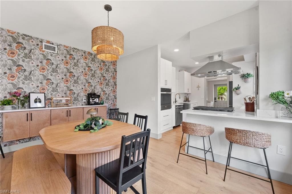 2647 Michigan AVE-12