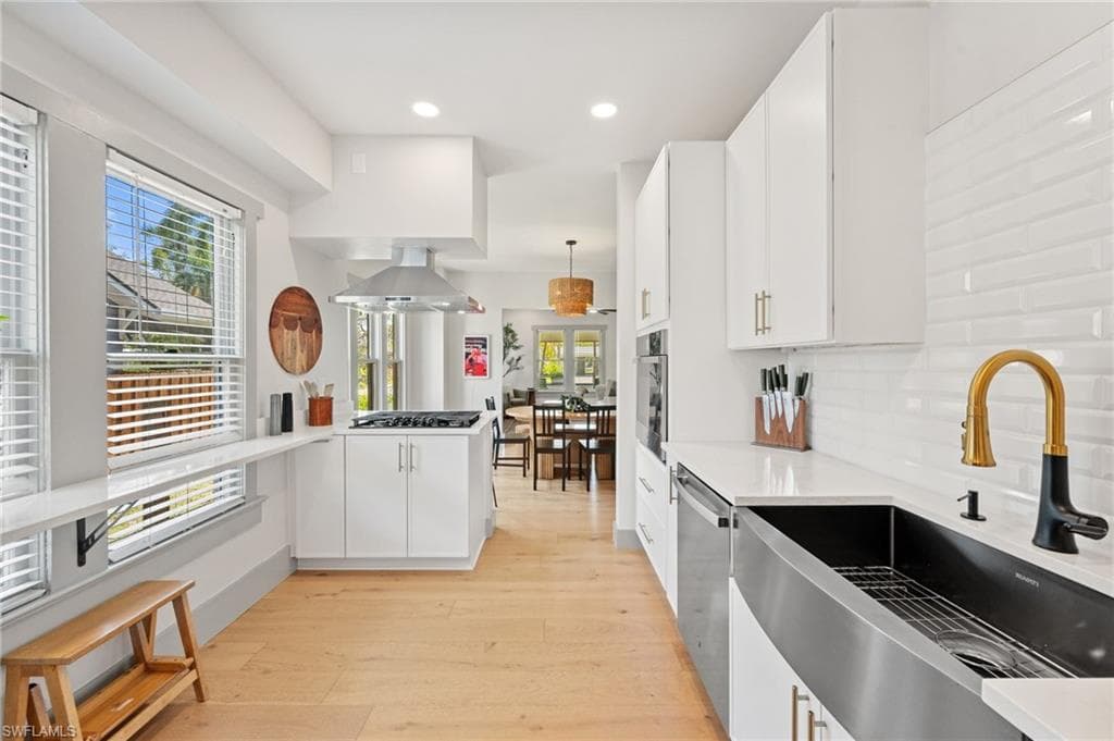 2647 Michigan AVE-16