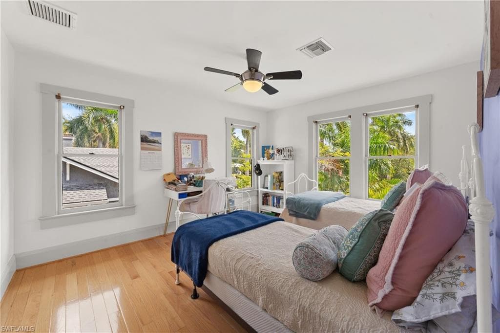2647 Michigan AVE-25