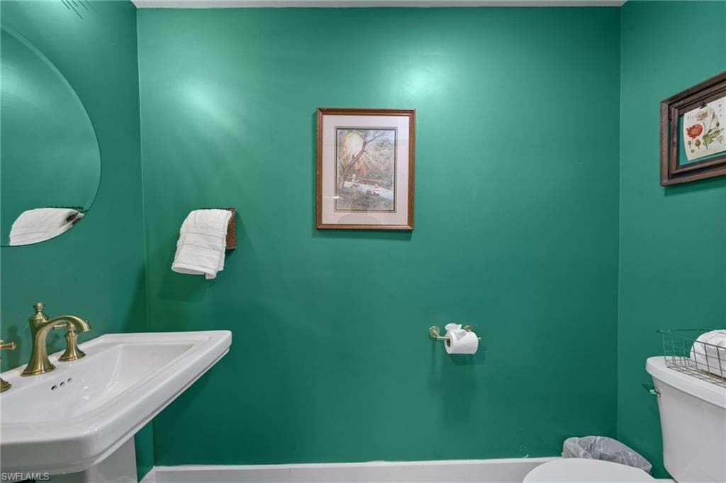2647 Michigan AVE-31