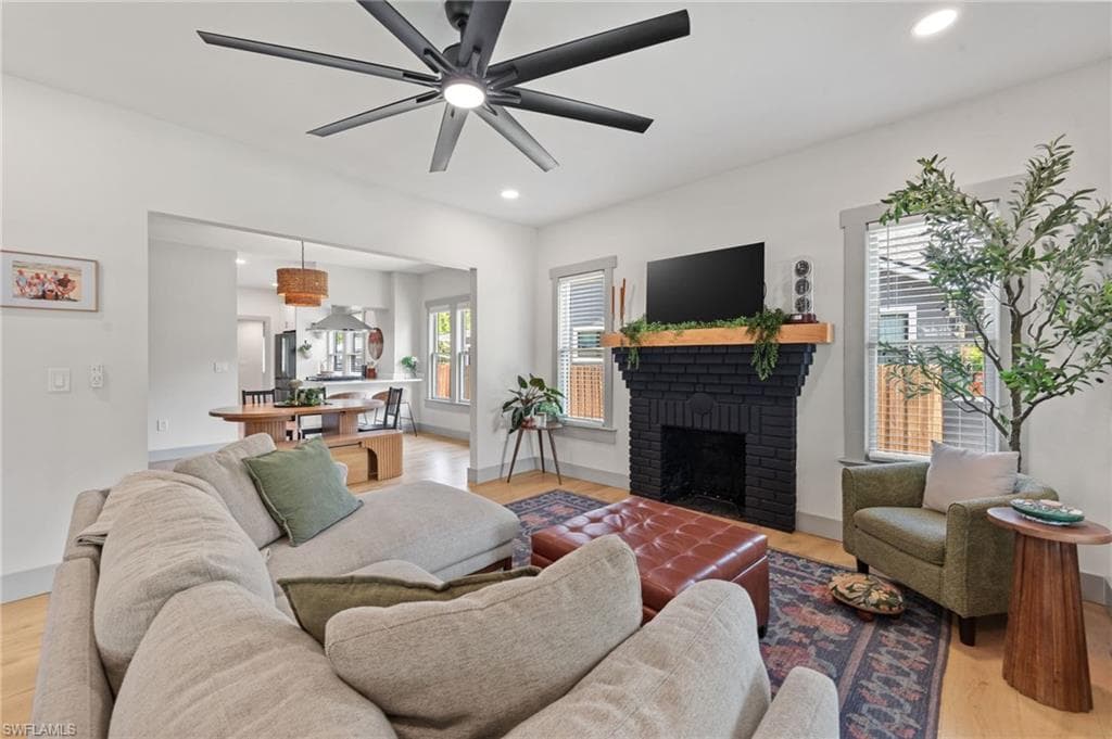 2647 Michigan AVE-4
