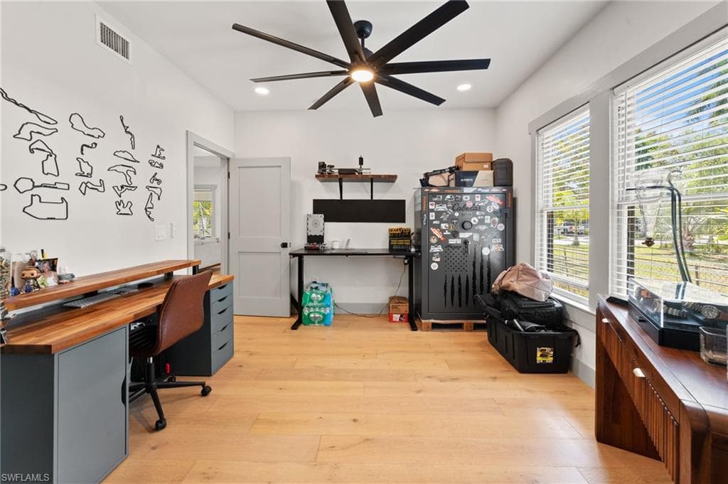 2647 Michigan AVE-19