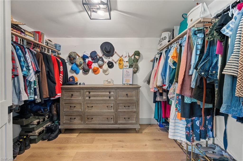 2647 Michigan AVE-23