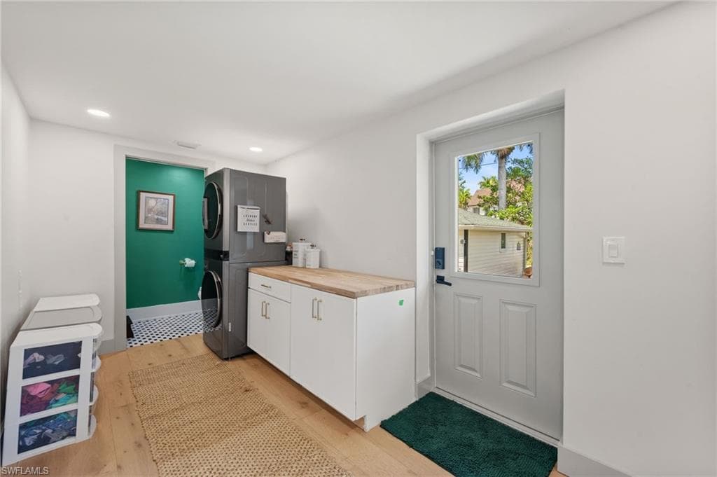 2647 Michigan AVE-29