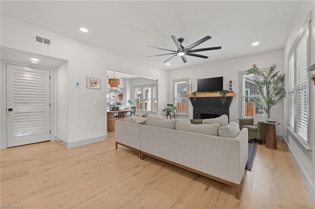 2647 Michigan AVE-9