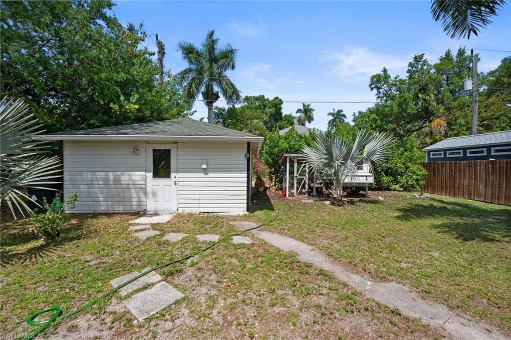 2647 Michigan AVE-32