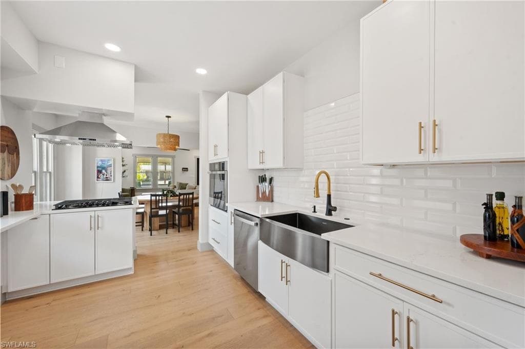 2647 Michigan AVE-17
